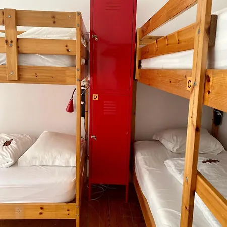 Chillout Privates Hostal *